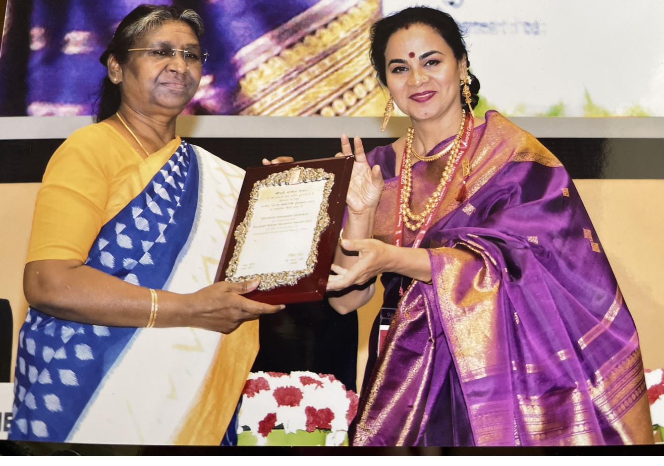 Dr. Sangeeta Shankar receiving the Sangeet Natak Akademi Award from the President of India